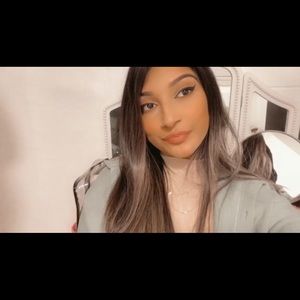 Meet your Posher, Aisha